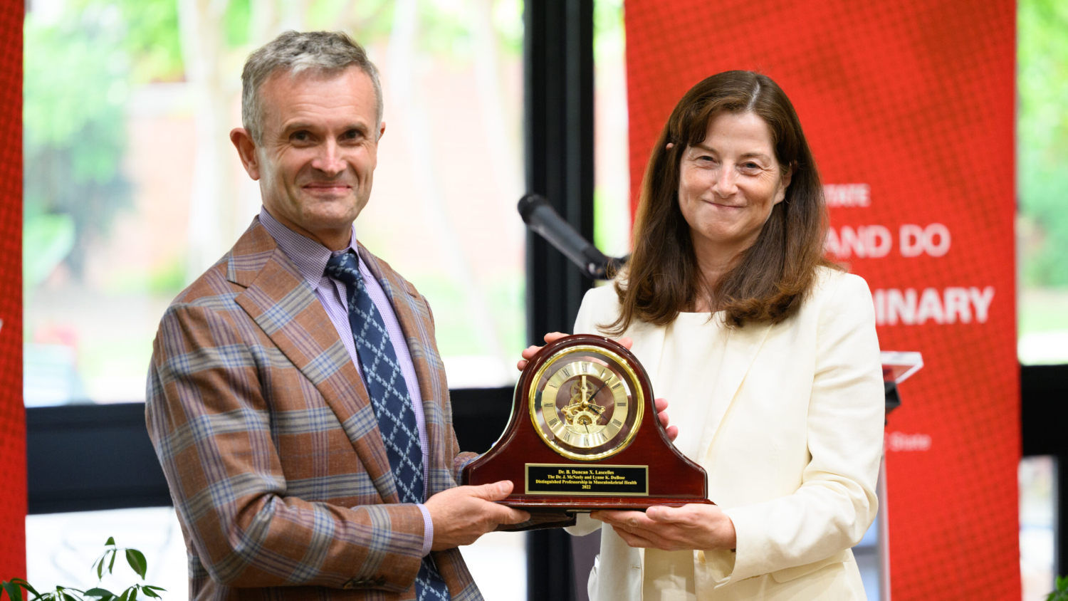Dr. Lascelles receives award